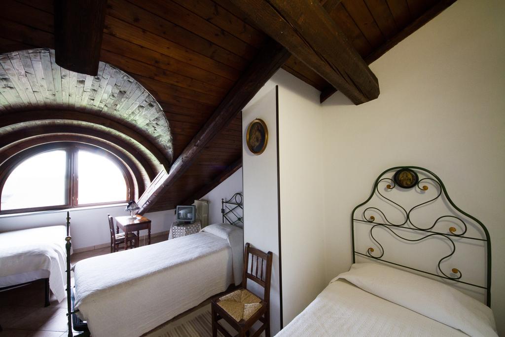 Agriturismo La Ca 'D Majin Poirino Buitenkant foto